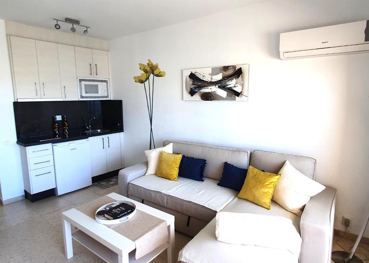 Beachfront Studio Apartment Марбеля Екстериор снимка