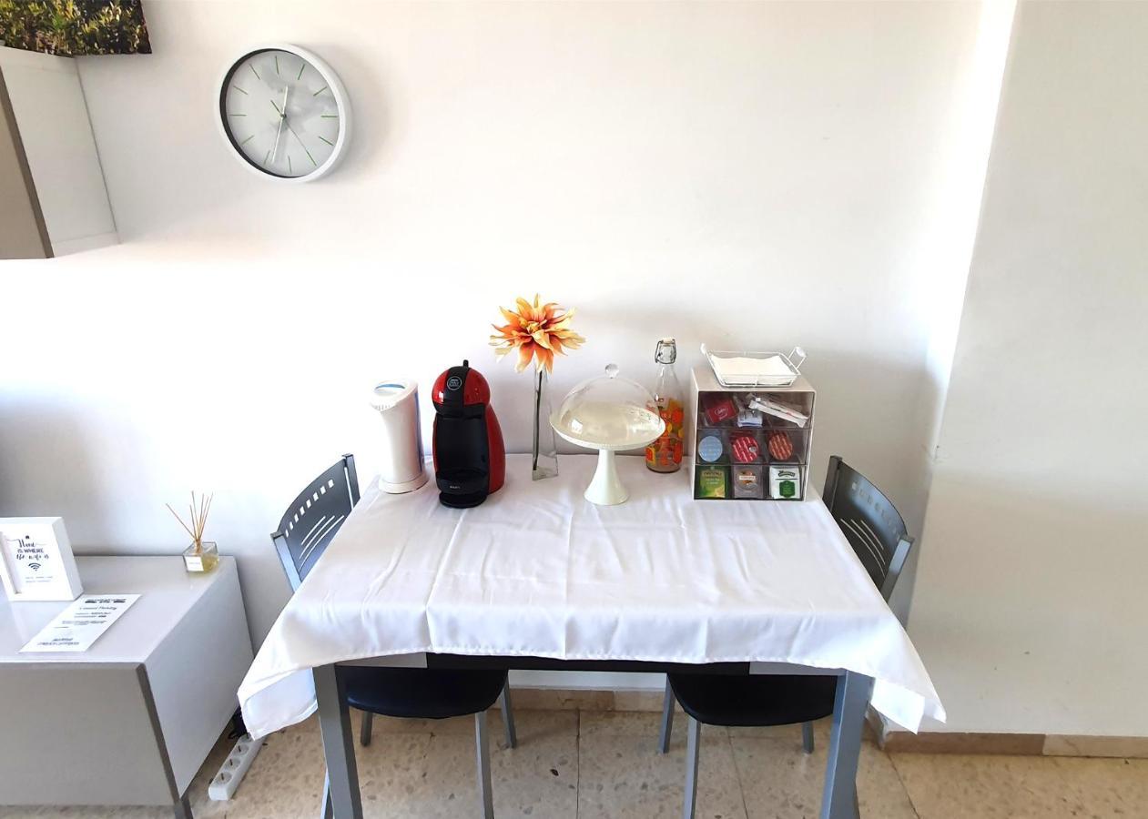 Beachfront Studio Apartment Марбеля Екстериор снимка