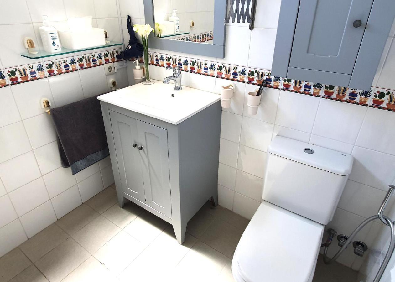 Beachfront Studio Apartment Марбеля Екстериор снимка