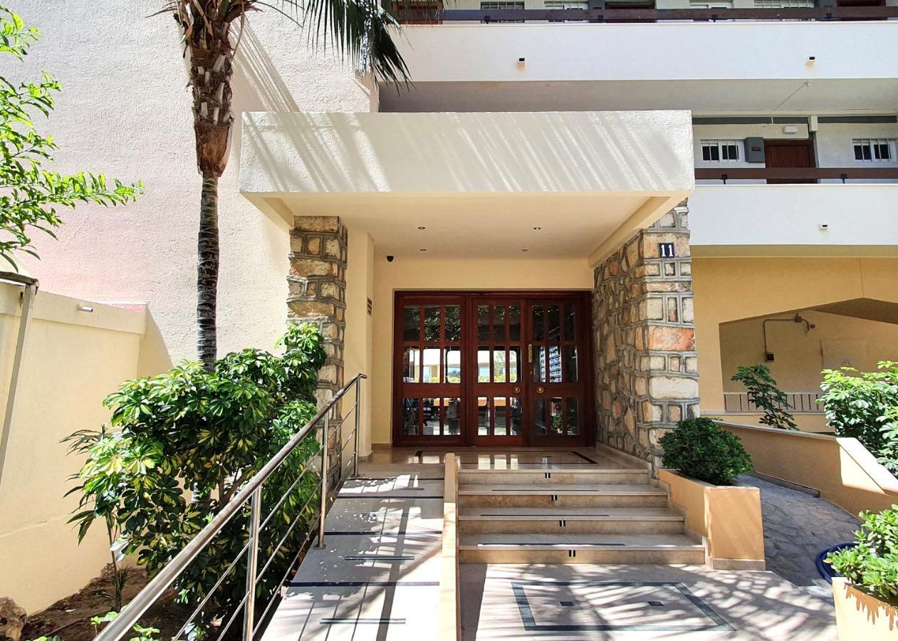 Beachfront Studio Apartment Марбеля Екстериор снимка